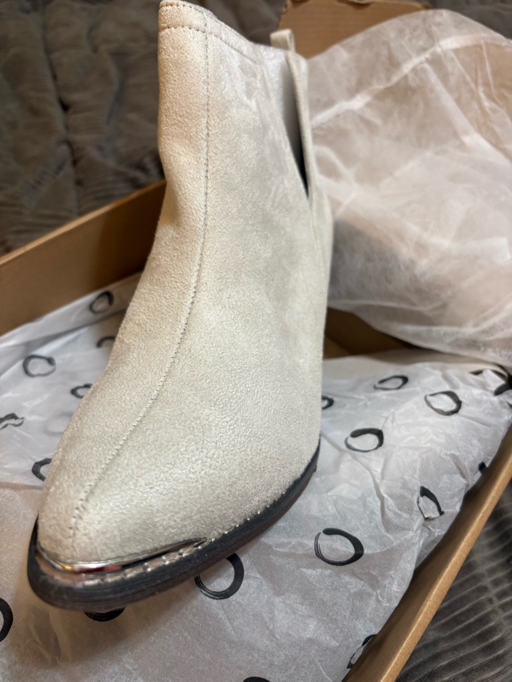 Brand New in Box!! Journey Collection Cream Ankle Booties